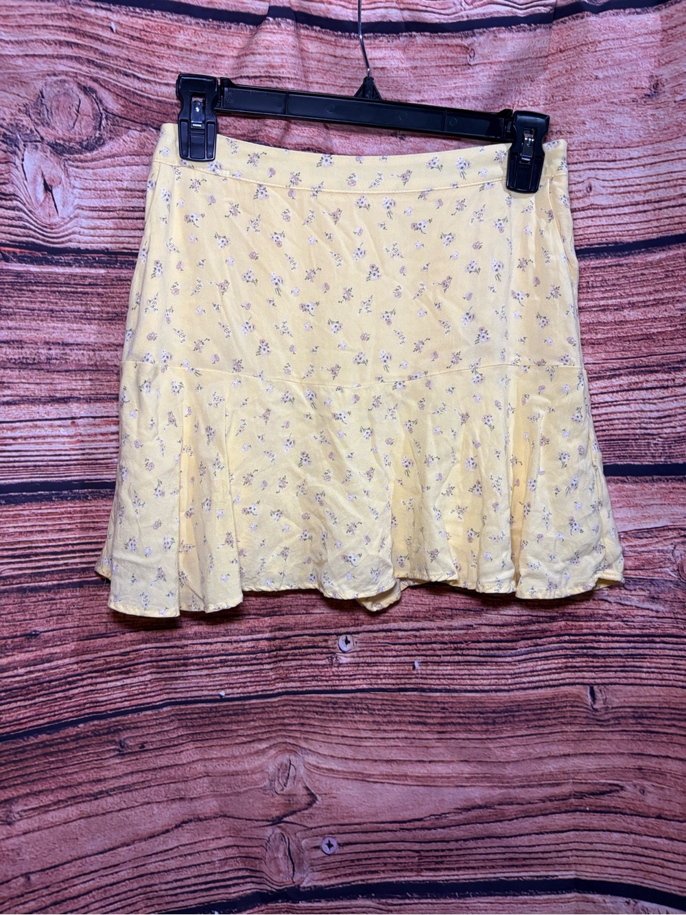 Hollister Pale Yellow Floral Flare Skort